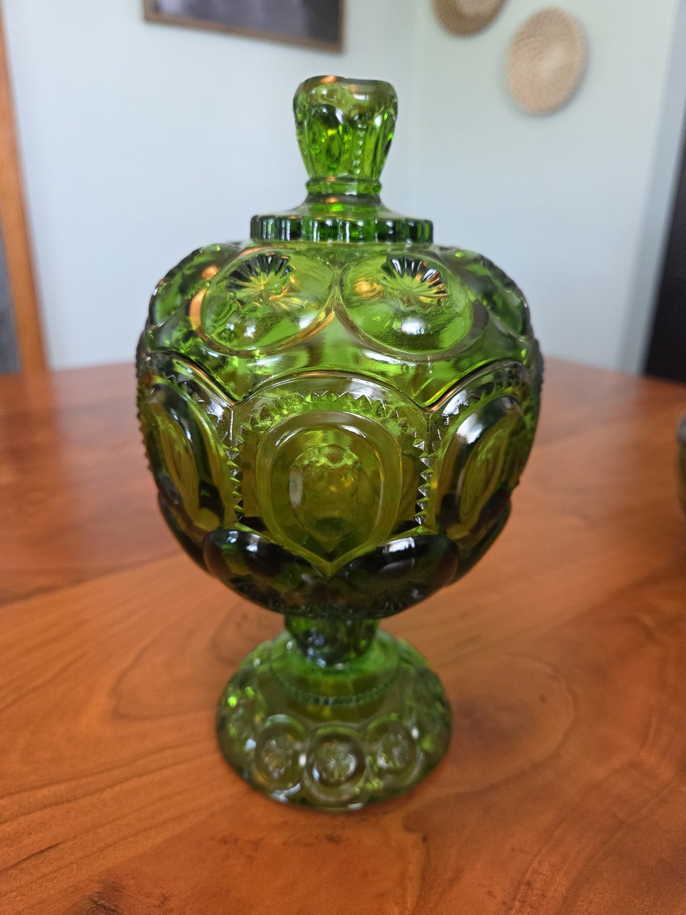 Vintage L.E SMITH EMERALD GREEN MOON AND STARS CANDY DISH.